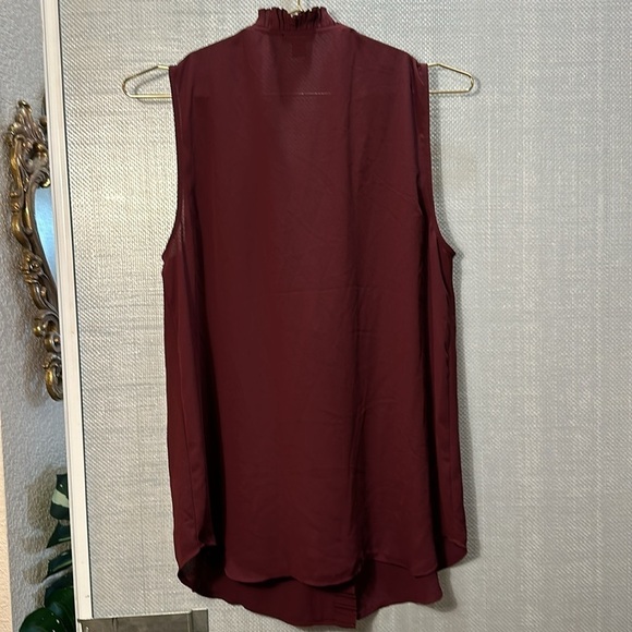 Ann Taylor Burgandy Wine Sleeveless Shell flowy Button Blouse Size M - Picture 6 of 12